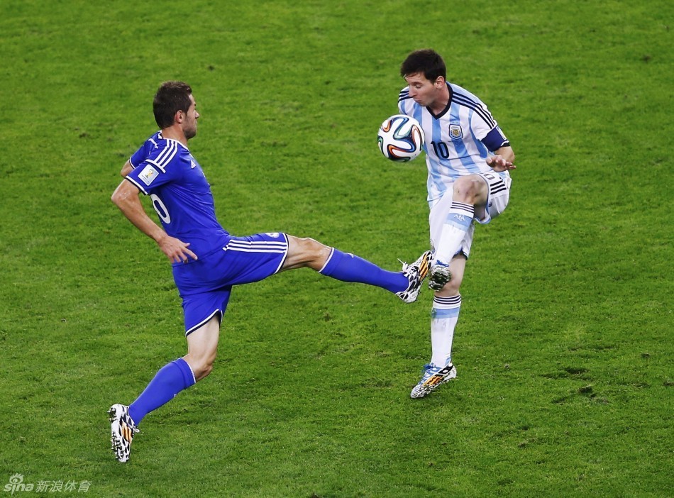  奥格斯堡凭借定位球战术力克科隆